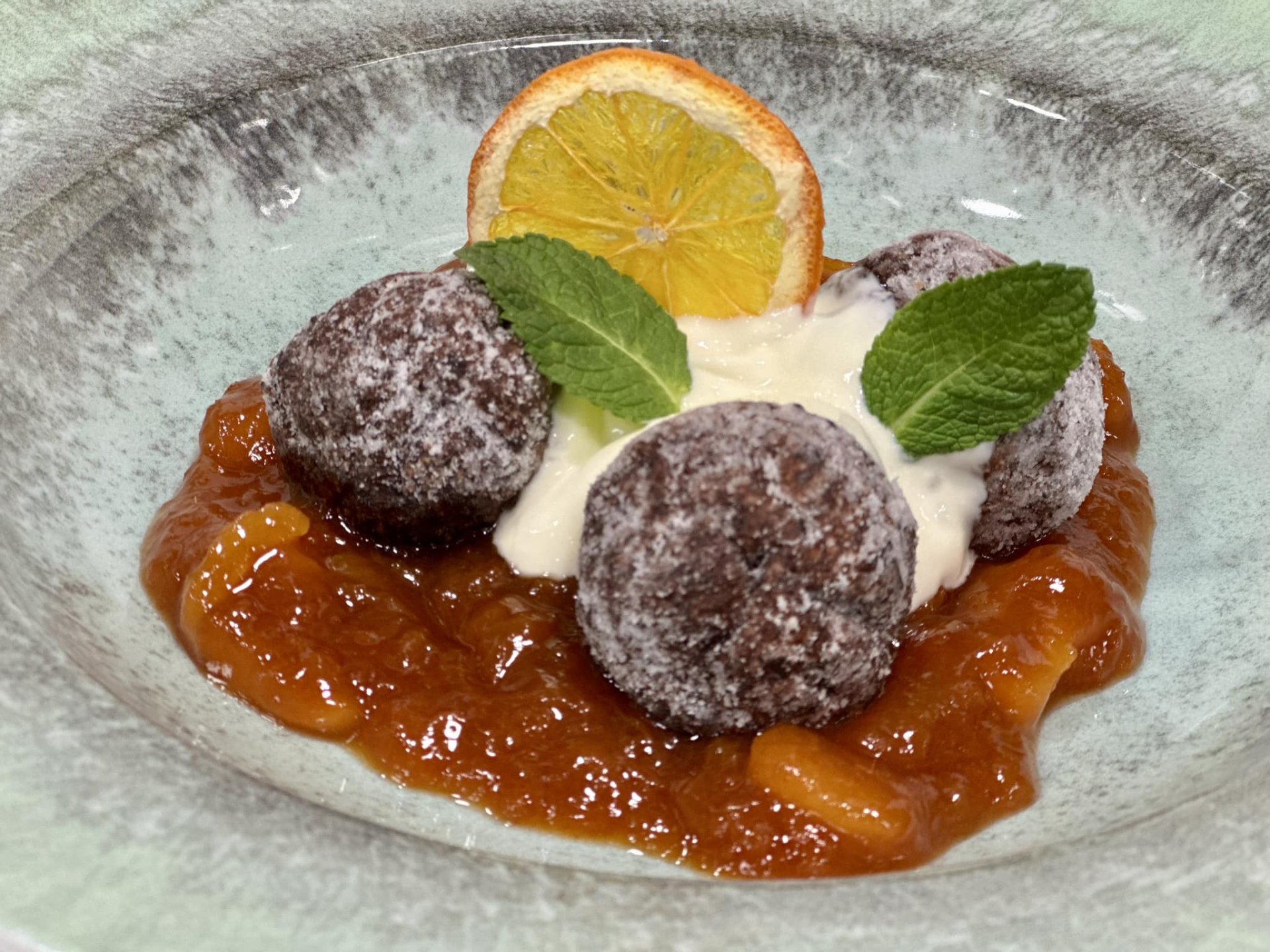 „Forgó“ Donuts  with apricot jam and vanilla greek-yogurt